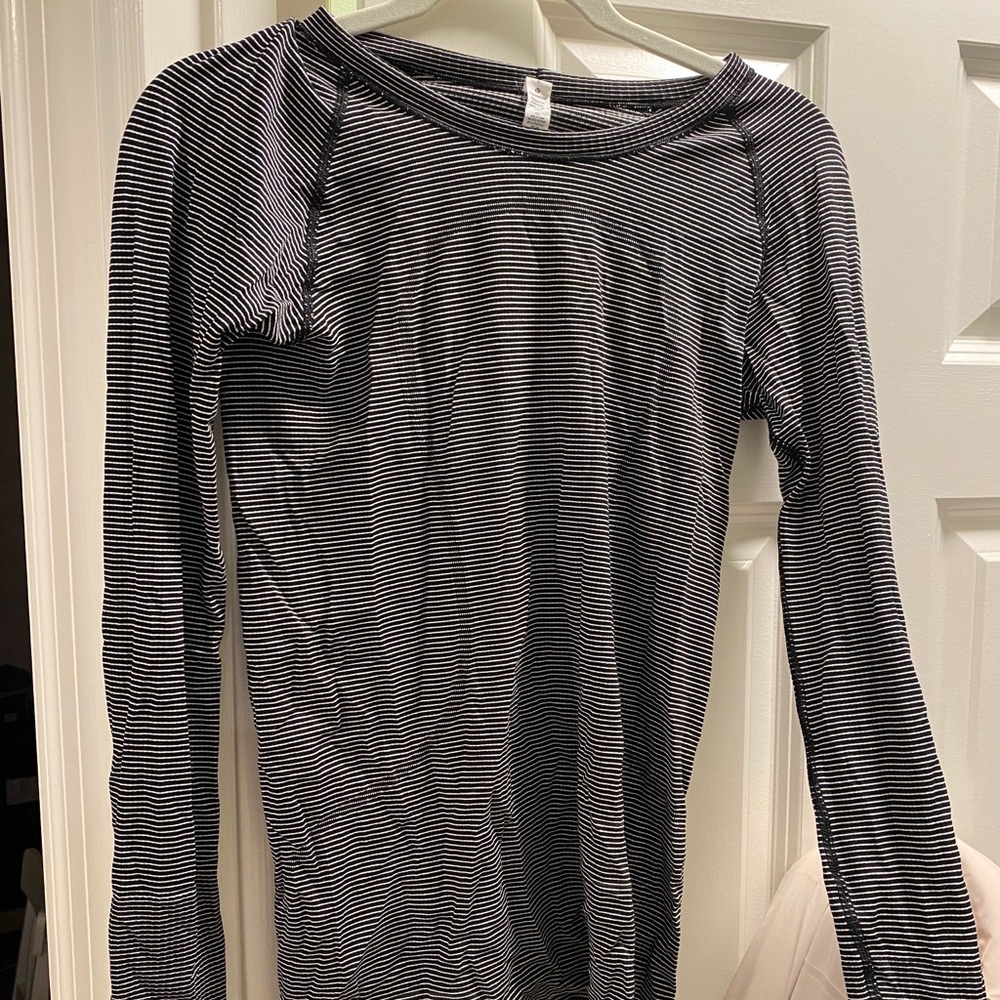 Black and white stripped lulu shirt